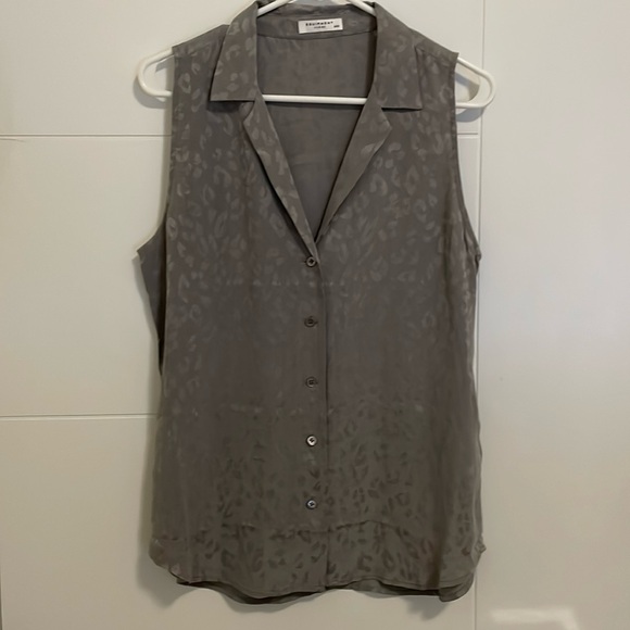 Equipment Adalyn Leopard Silver Sleeveless Blouse - Picture 3 of 8